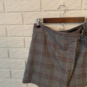 buckle plaid skirt